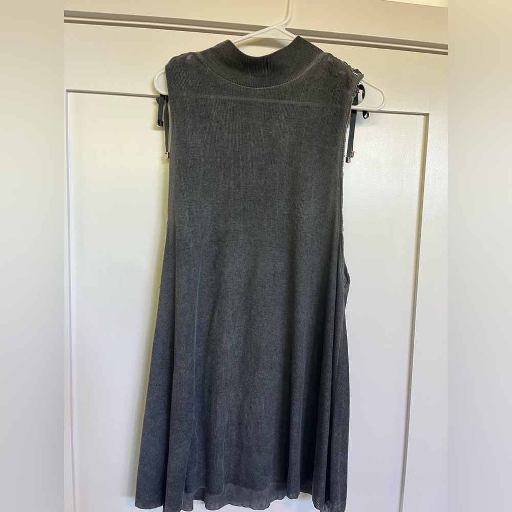 Tank top, worn once, adjustable ties on top